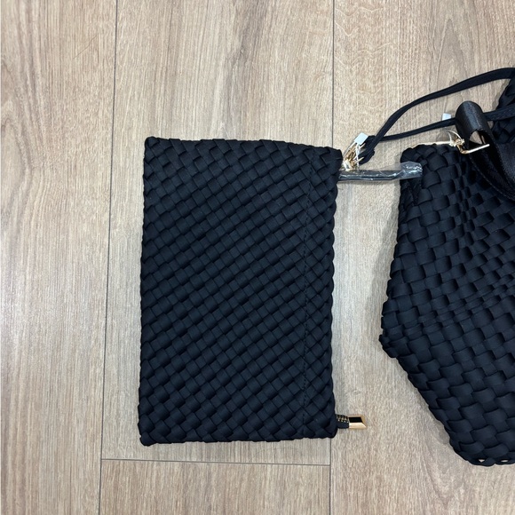 Ahdorned lily woven neoprene tote with pouch - Picture 4 of 10